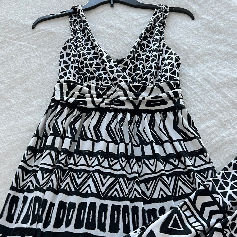 INC International Concepts Black and White Patterned Maxi Dress ! Stretchy ! - Picture 8 of 9